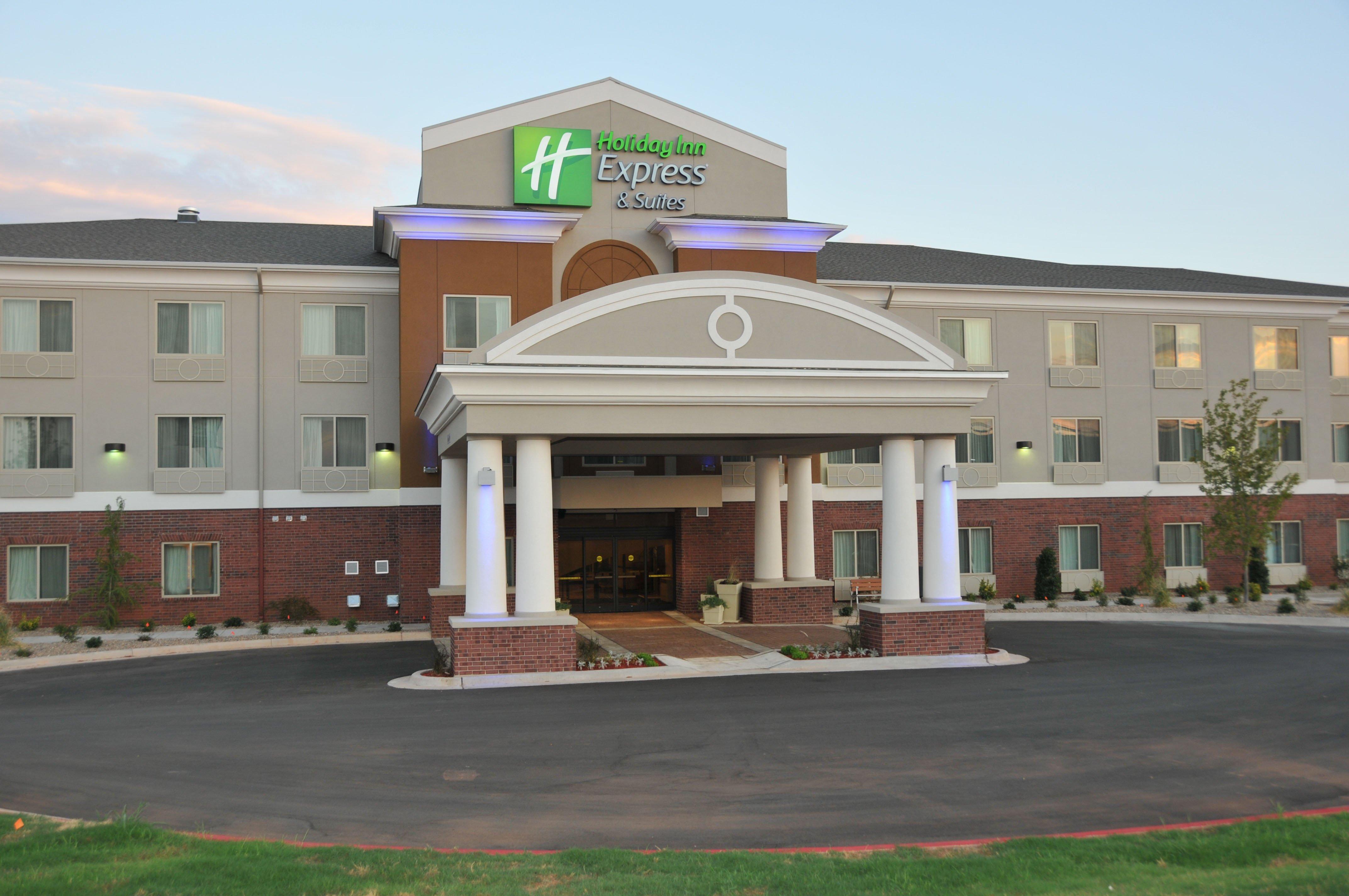 Holiday Inn Express & Suites Clinton By Ihg Exteriör bild