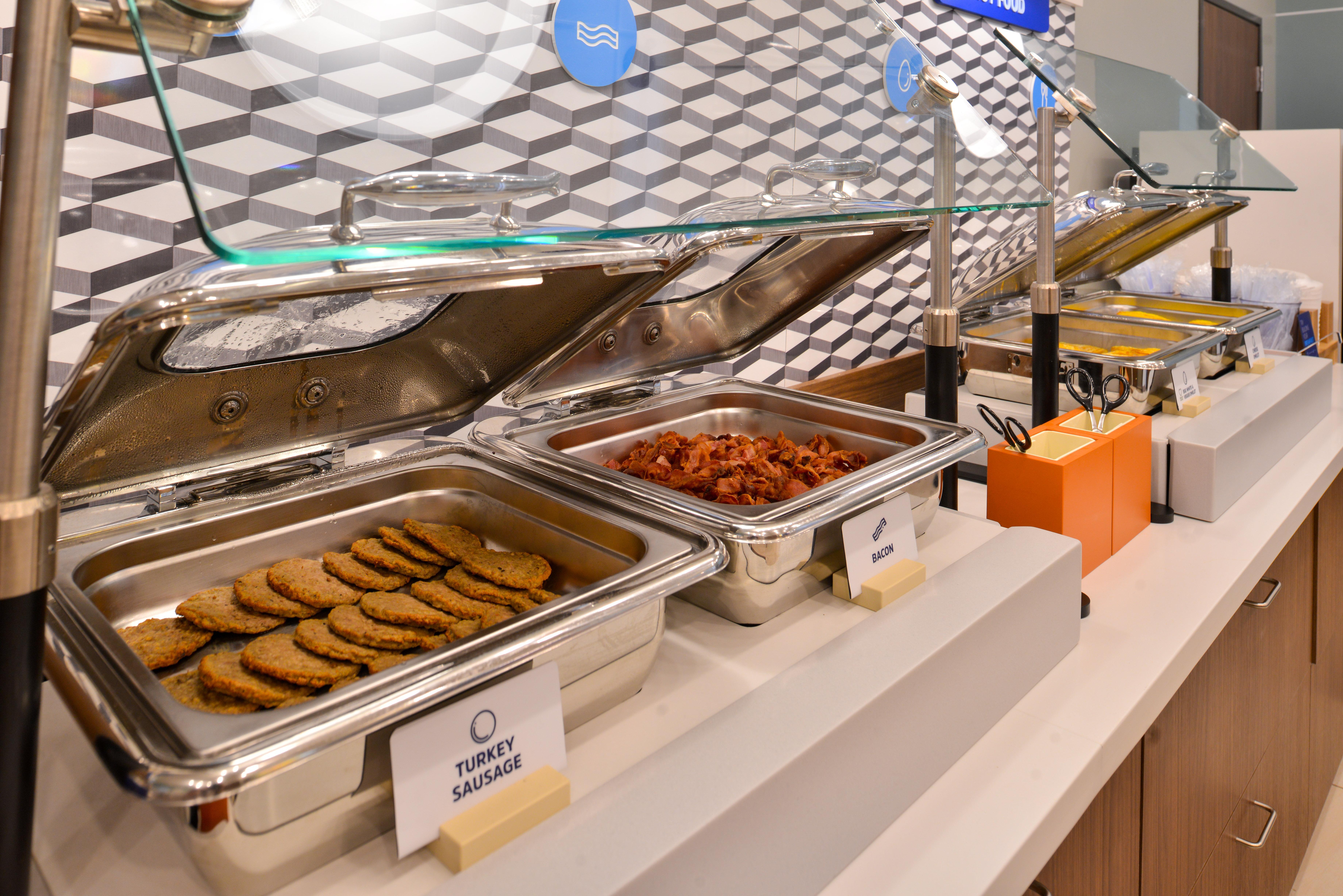 Holiday Inn Express & Suites Clinton By Ihg Exteriör bild