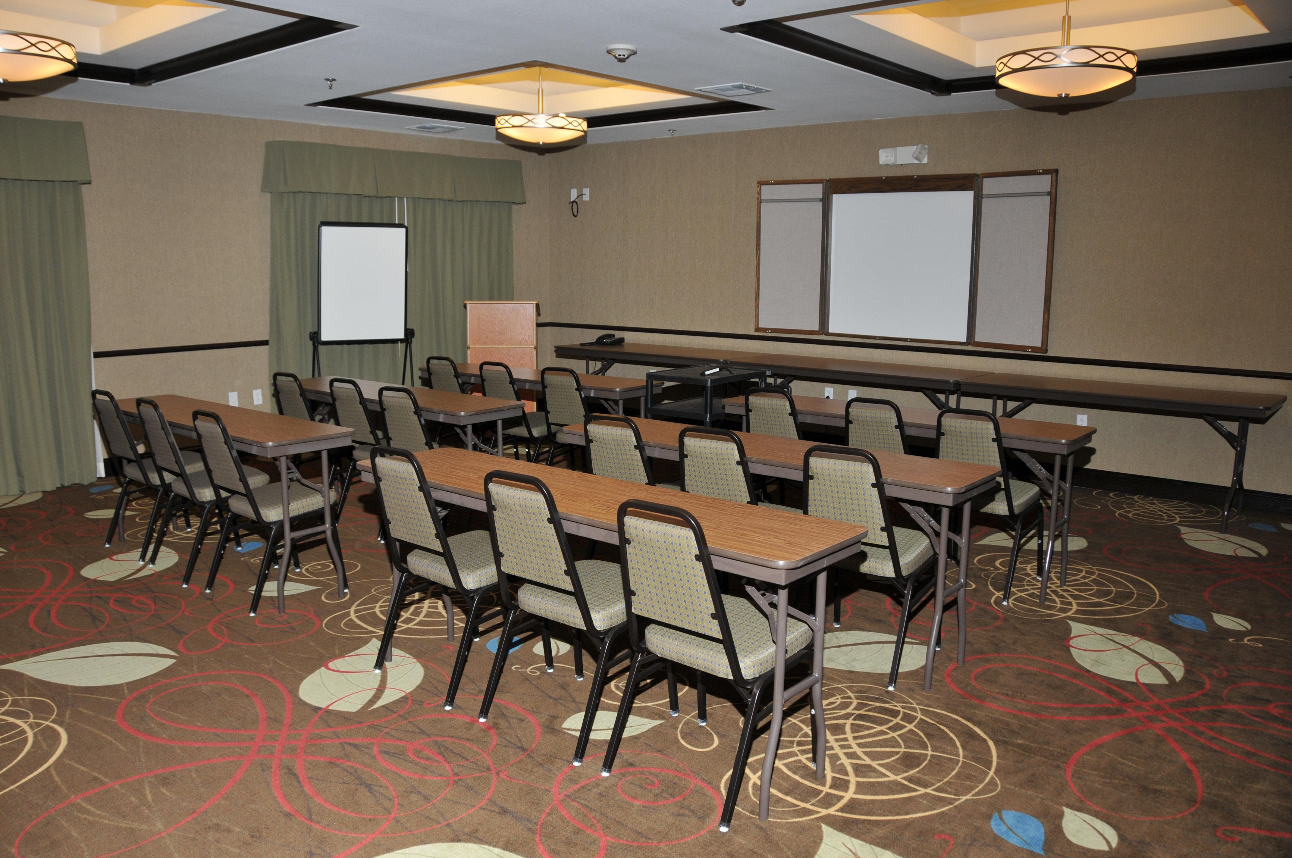 Holiday Inn Express & Suites Clinton By Ihg Business bild