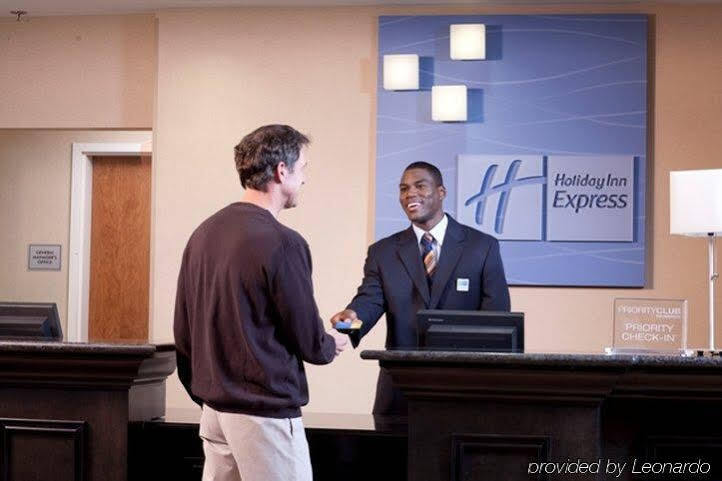 Holiday Inn Express & Suites Clinton By Ihg Exteriör bild